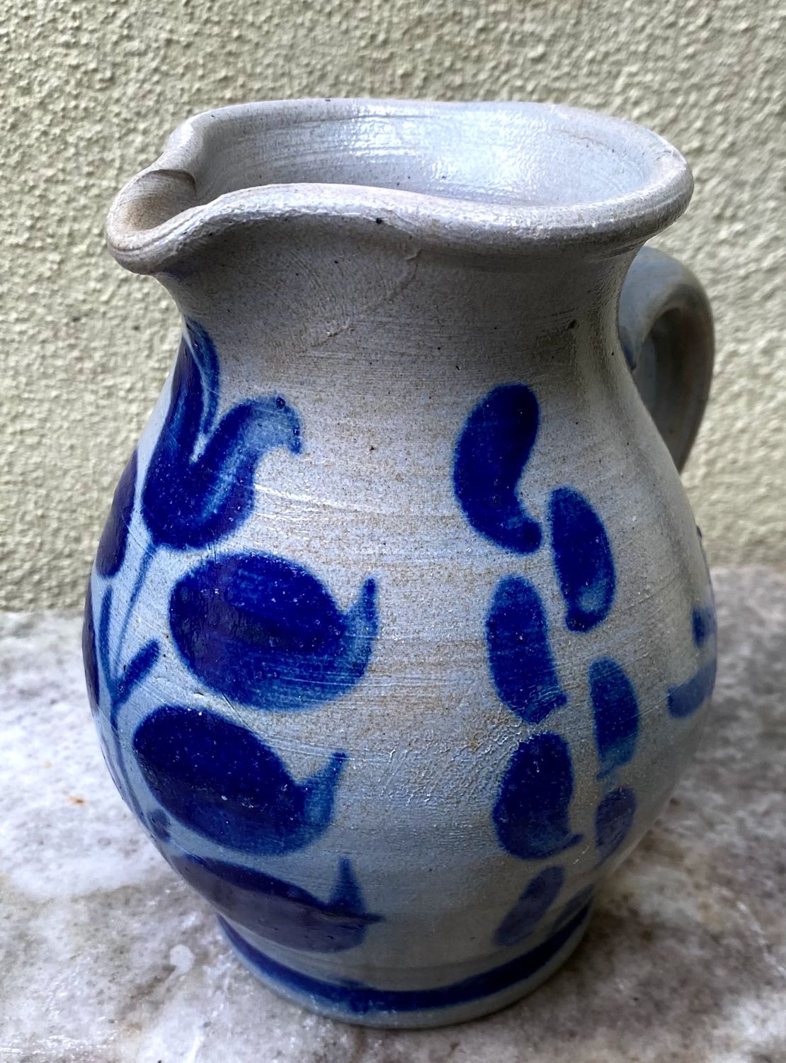 Mooi gedecoreerd Keuls aardewerk wijn - of waterkannetje 1/2L Mooi gedecoreerd Keuls aardewerk wijn - of waterkannetje 1/2L