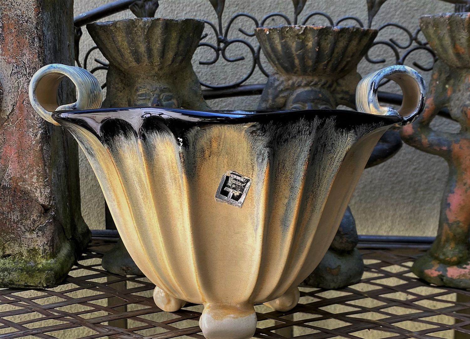 Art deco aardewerken vaas in kobalt blauw druipmotief Faiencerie Thulin Pottery