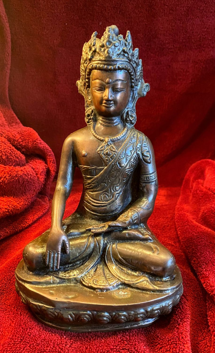 Bronzen beeldje Boeddha Bhumisparsha Mudra