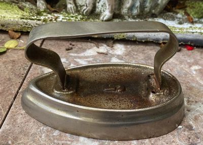 Antiek Frans strijkijzer – verchroomd smeedijzer, ca. eerste helft 20e eeuw Antiek Frans strijkijzer – verchroomd smeedijzer, ca. eerste helft 20e eeuw