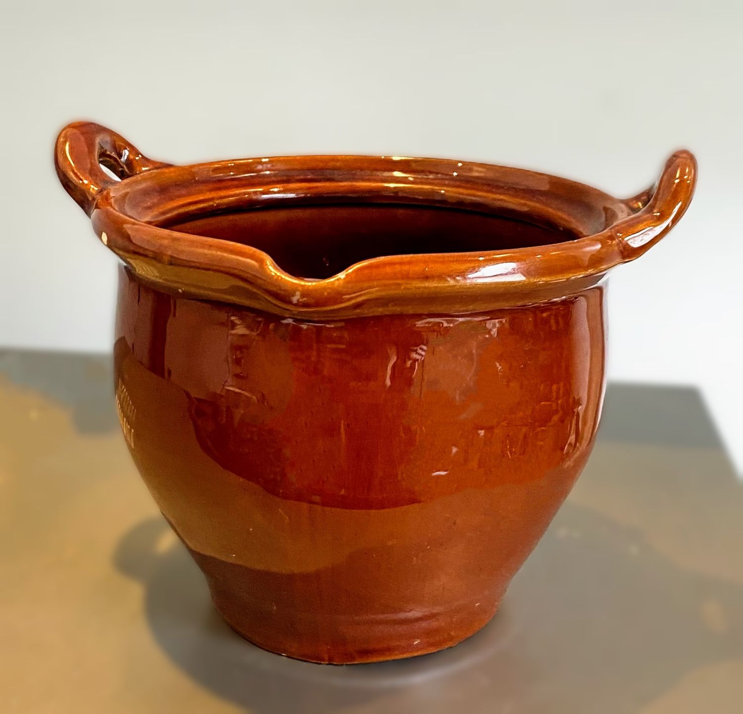 Oud handgemaakt geglazuurd waterkruikje met tuit en 2 oren – ca. begin 20e eeuw