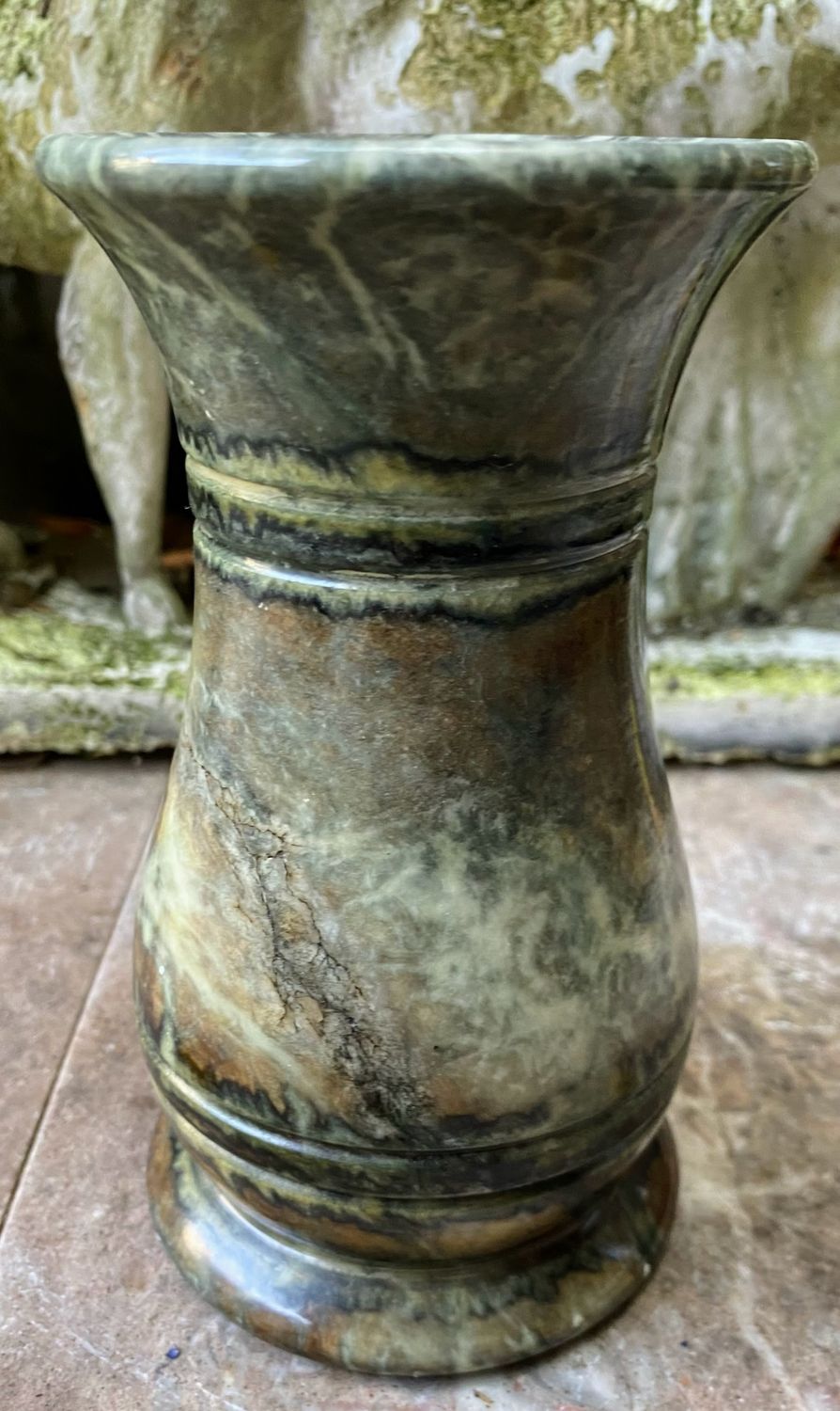 Stijlvolle handgemaakte grijsgroene aardebruine granieten Vaas, ca eind 20e Eeuw