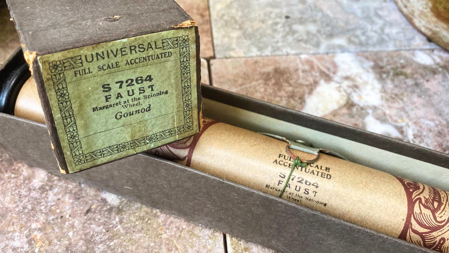 Antieke Pianola Muziekrol Faust Margaret at the spinning wheel -Charles Gounod, ca. 1900