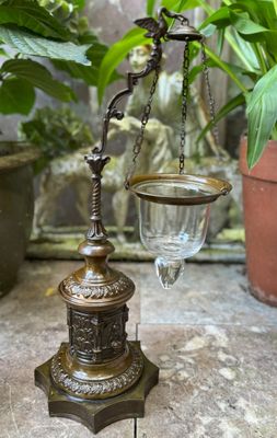 Bronzen kaarsennachtlampje met decoratieve zuil en kristallen houder - ca. 1900