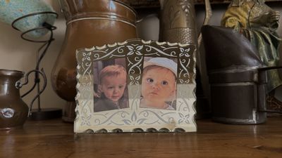 Vintage Spiegelglas Fotolijst met Gekartelde Rand – ca. 1950 Vintage Spiegelglas Fotolijst met Gekartelde Rand – ca. 1950