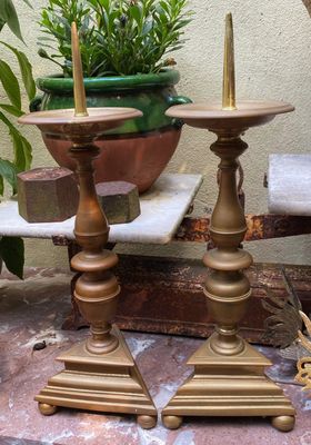 Licht & Warmte – Kandelaars & Vuurdragers