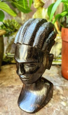 Gestileerde Afrikaanse buste in zwaar coromandelhout – ambachtelijk werk uit de jaren dertig