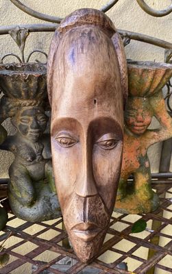 Artisanaal Afrikaans houten masker – expressieve uitwerking, ca. midden 20e eeuw Artisanaal Afrikaans houten masker – expressieve uitwerking, ca. midden 20e eeuw