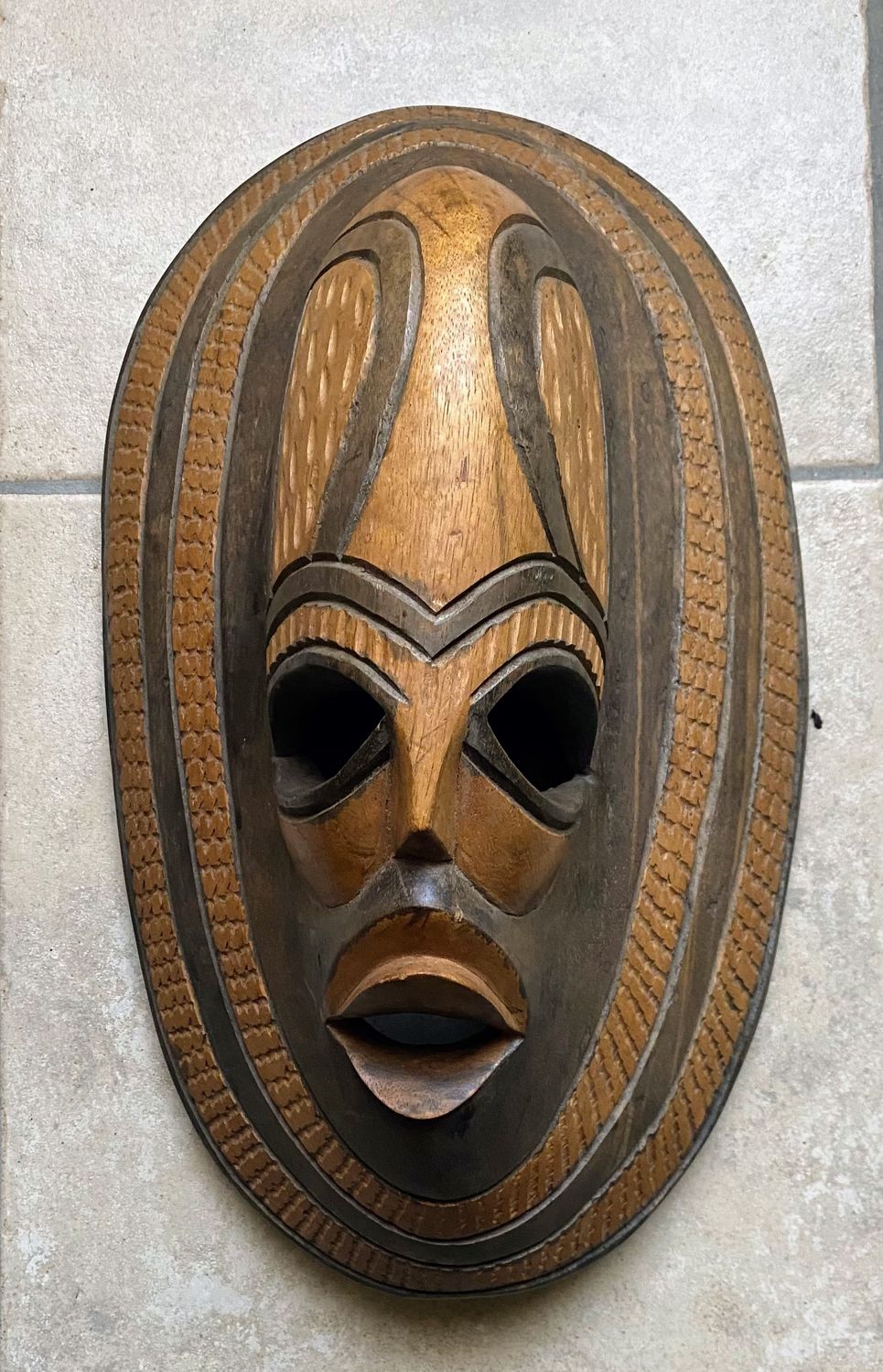 ​Afrikaans houten masker – “Opanyin” uit de Akan‑traditie, handgesneden Sesehout, ca. midden 20e eeuw