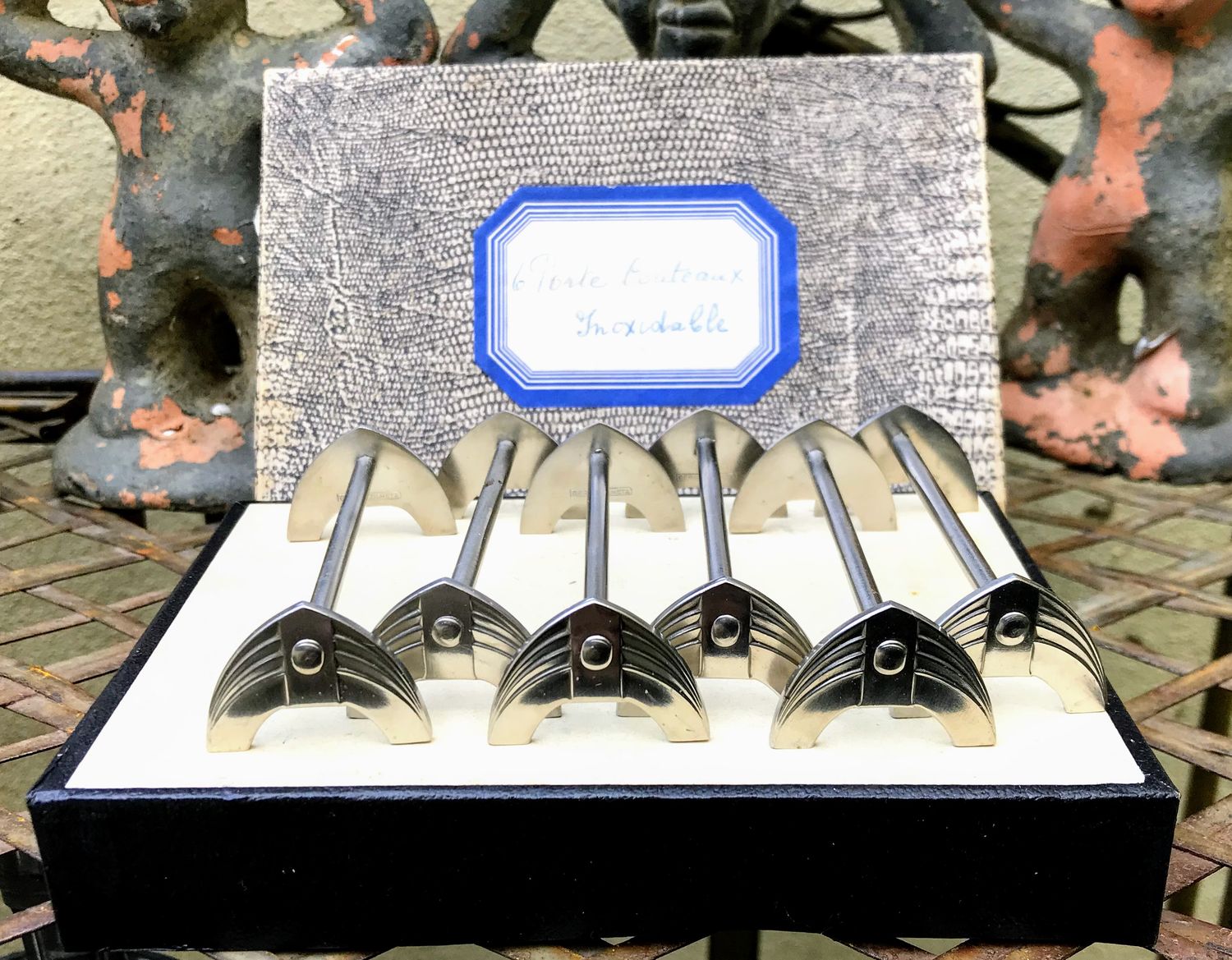 Zeldzaam ensemble van zes Art Deco messenleggers – Gero Zilmeta, ca. jaren ’30 Zeldzaam ensemble van zes Art Deco messenleggers – Gero Zilmeta, ca. jaren ’30