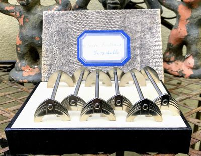 Zeldzaam ensemble van zes Art Deco messenleggers – Gero Zilmeta, ca. jaren ’30