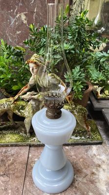 Antieke Blauwgrijze Opaline Olielamp – Lempereur & Bernard, ca. eind 19e eeuw