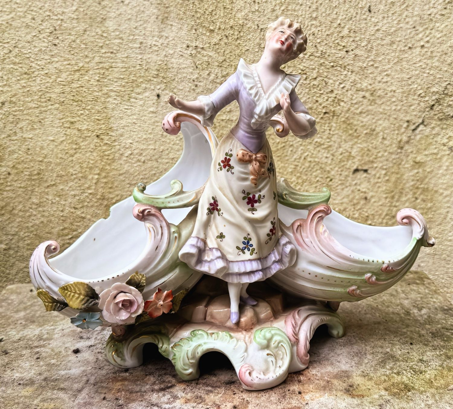 Victorian biscuitporseleinen beeld met schelpplantenbakken – Andrea by Sadek style, ca. 1980