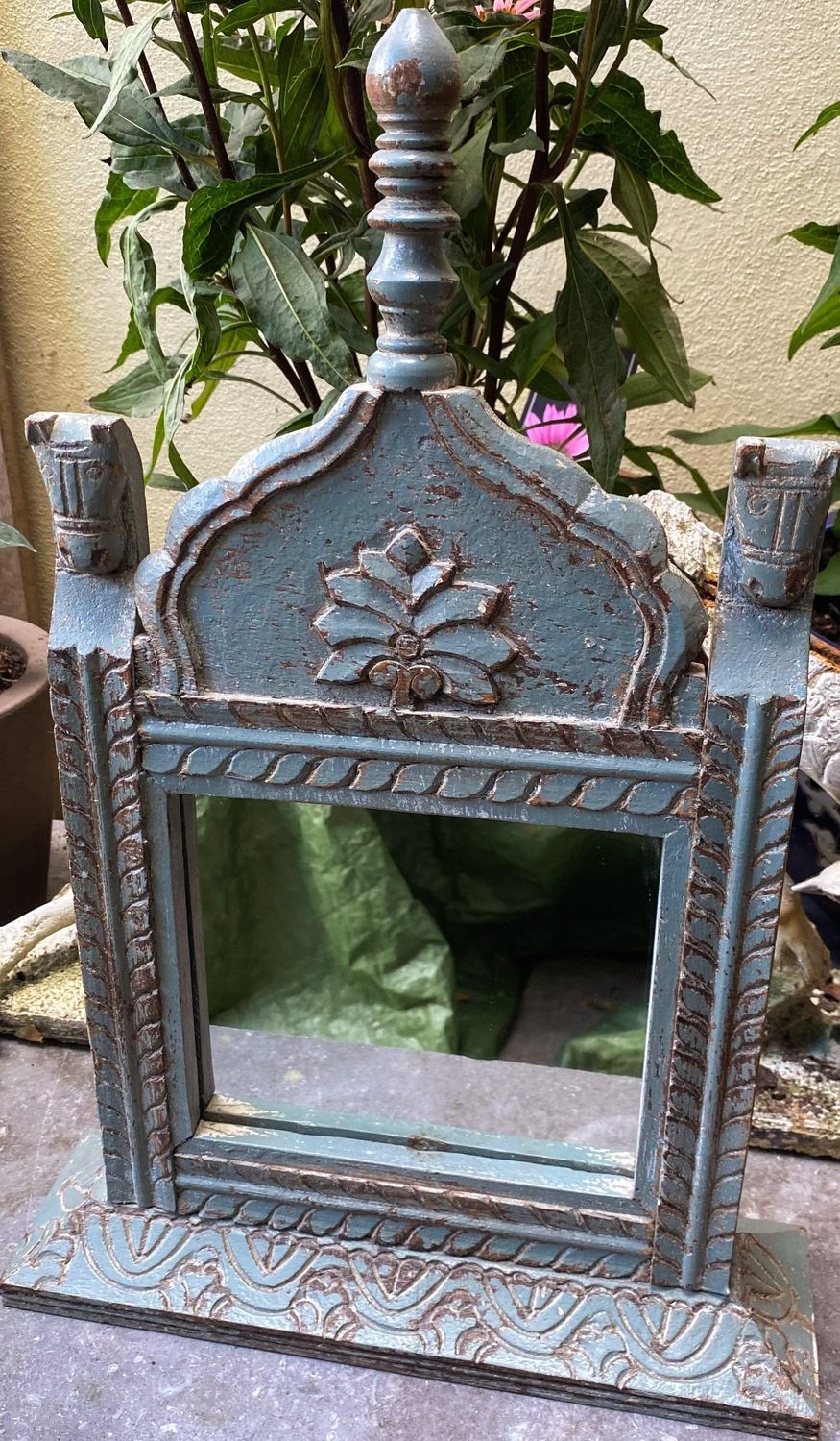 Antieke decoratief versierde houten make‑up spiegel met paardenhoofden ca. 1900