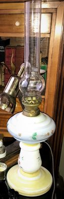 Antieke handgeschilderde olielamp van opalineglas – Lempereur & Bernard, ca. 1895