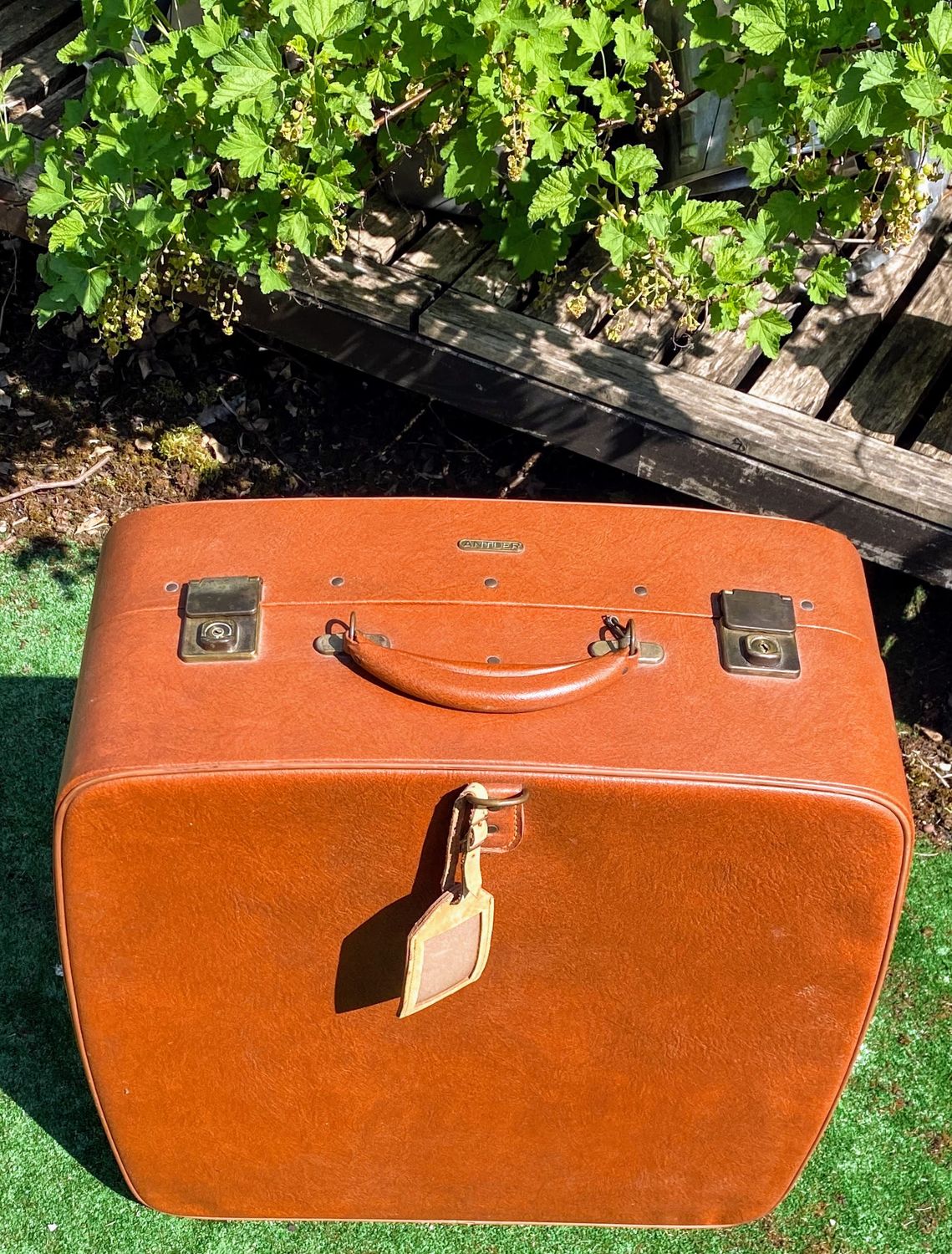 Vintage Antler reiskoffer ca. 1960 – lichtbruin met satijnen interieur