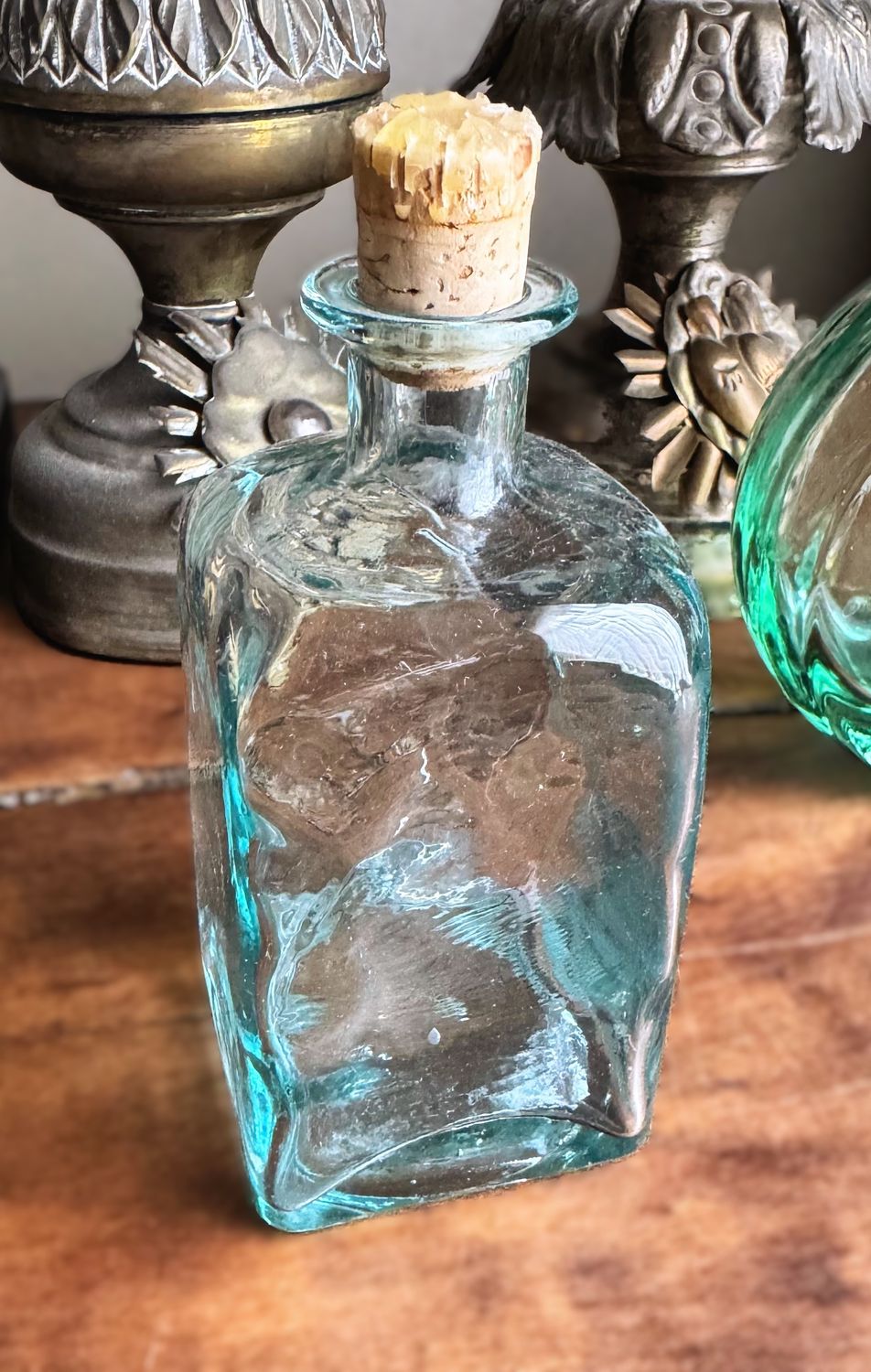 Zeldzaam vintage lichtblauw apothekersflesje met kurk – Victoriaans, ca. 1900 Zeldzaam vintage lichtblauw apothekersflesje met kurk – Victoriaans, ca. 1900