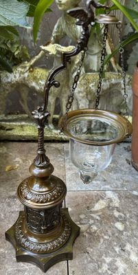 Bronzen kaarsennachtlampje met decoratieve zuil en kristallen houder - ca. 1900