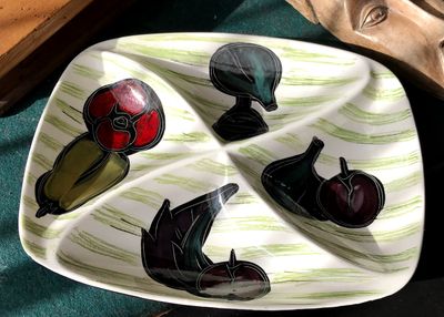 Elegante Aperitiefschaal keramiek met fruit‑ en groentedecor – ca. mid‑20ste eeuw