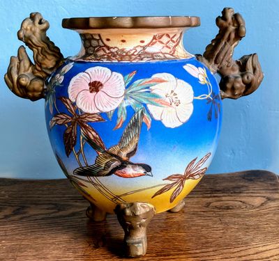 Driepotige Satsuma Vaas – Handgeschilderd Japans Exportaardewerk ca. 1900