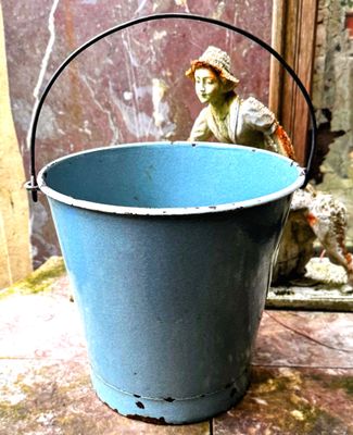 Antieke Franse grijs/groene gespikkelde geëmailleerde emmer – jaren 1930 Antieke Franse grijs/groene gespikkelde geëmailleerde emmer – jaren 1930