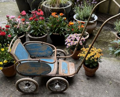 Vintage kinderpoppenwagen Renson‑Moers – STVV erfgoed, Sint‑Truiden ca. 1948–1954