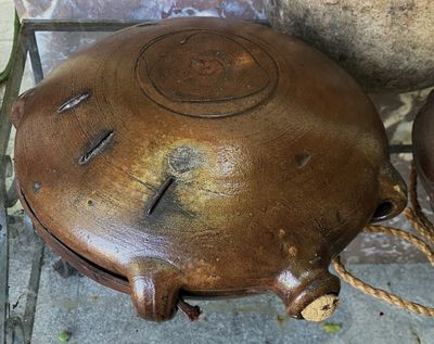 Groot formaat terracotta Paddenkalebas in Geglazuurd Steengoed – Noord-Franse Volkskunst uit ca. 1900