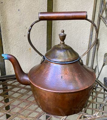 Fraaie stilistisch gehamerde roodkoperen Demeyere waterketel – ca. begin 20e eeuw Fraaie stilistisch gehamerde roodkoperen Demeyere waterketel – ca. begin 20e eeuw