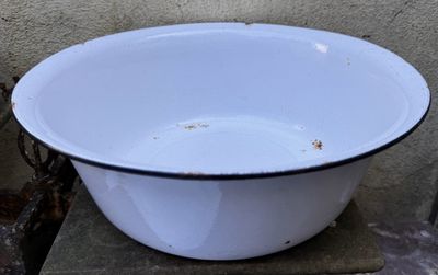 Franse geëmailleerde waskom met zwart randje – jaren ’30