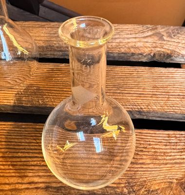 Compact Sovjet‑laboratoriumflesje met slanke hals en compacte bolbodem – ca. 1970