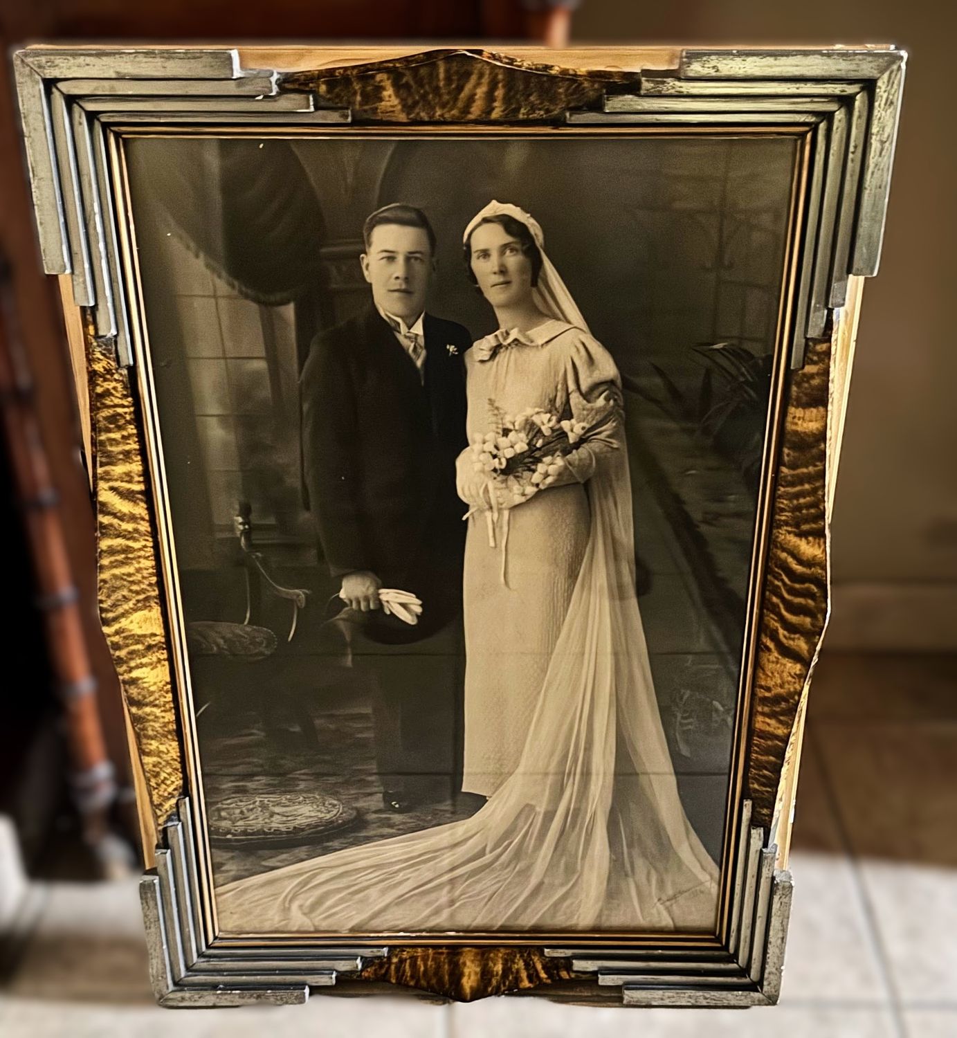 ​Gesigneerd huwelijksportret in originele art deco‑kader – vermoedelijk A. Ejemanuel, Duits Oostenrijks interbellum – ​ 1936