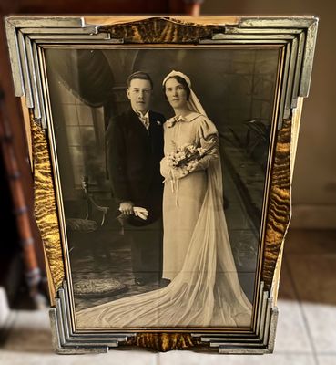 ​Gesigneerd huwelijksportret in originele art deco‑kader – vermoedelijk A. Ejemanuel, Duits Oostenrijks interbellum – ​ 1936