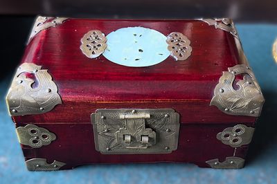 ​Chinees hardhouten sierkistje met jade‑inleg – ca. 1970