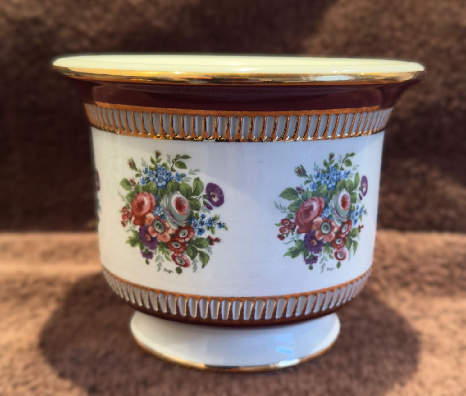 Franse porseleinen cachepot met florale transferdecoratie – ca. 20ste eeuw Franse porseleinen cachepot met florale transferdecoratie – ca. 20ste eeuw