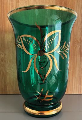 Smaragdgroene Booms glazen vaas met floraal motief – ca. 1960 Smaragdgroene Booms glazen vaas met floraal motief – ca. 1960