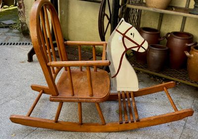 Zeldzaam vintage Torck houten schommelpaard met kinderstoel – ca. 1950