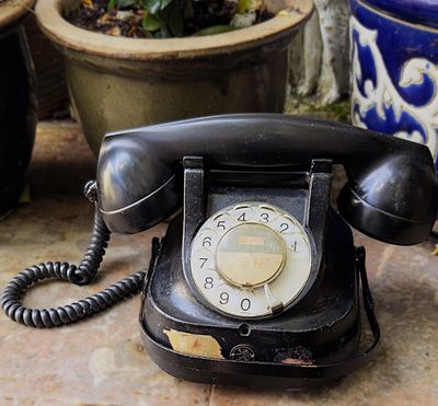 Antieke ATEA bakelieten telefoon – België ca. 1955 Antieke ATEA bakelieten telefoon – België ca. 1955