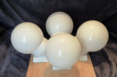 Set van 4 Porseleinen Wandlampen met Opaalglas – Pure White Mid‑Century Light Collection (ca. 1950–1970)