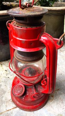 Kleine Rode Chinese Petroleum Lamp – ca. 1970