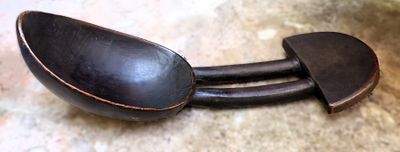 Etnografische Afrikaanse lepel met dubbele Bantu-steel – ca. 20ste eeuw Etnografische Afrikaanse lepel met dubbele Bantu-steel – ca. 20ste eeuw