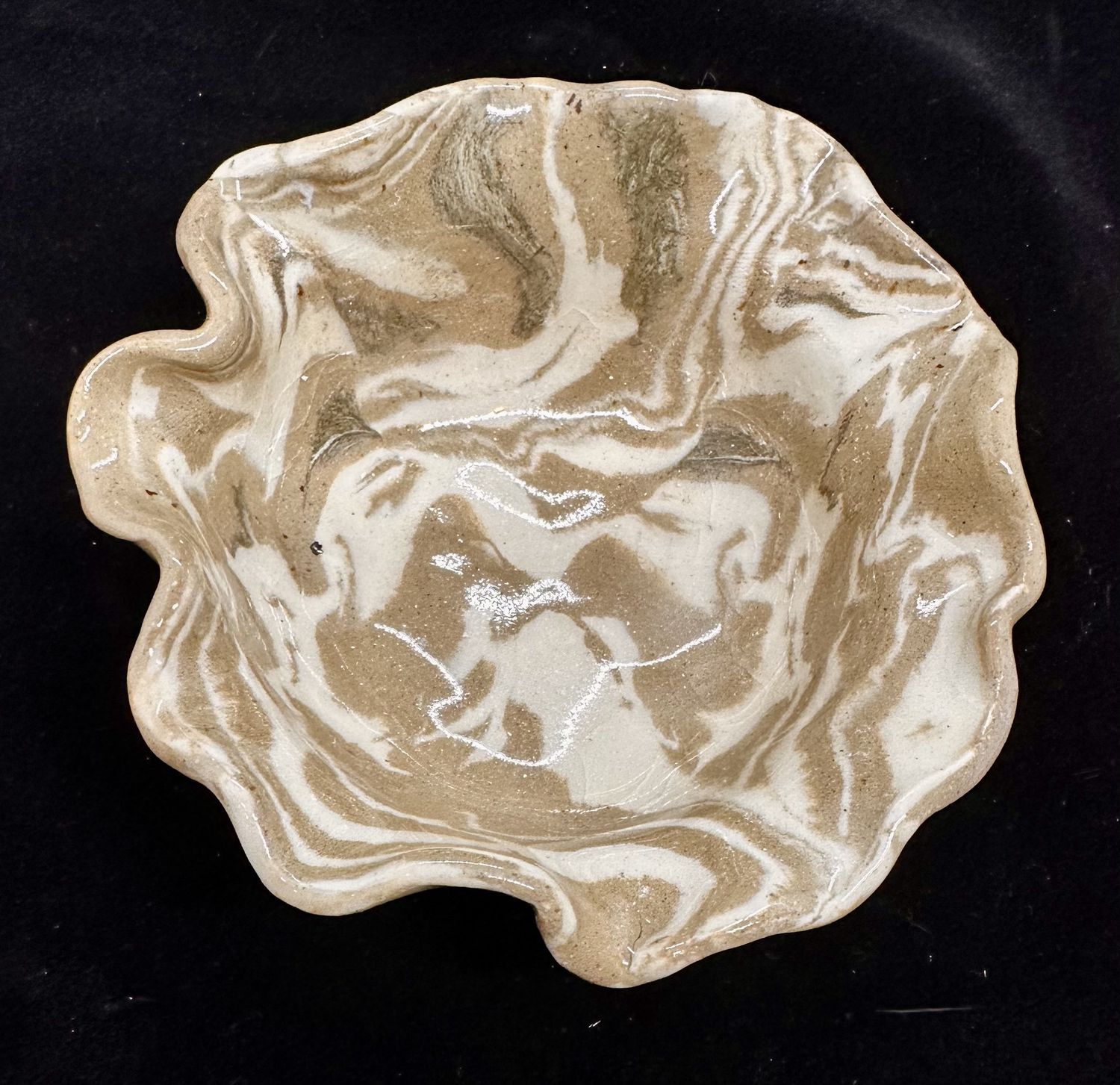 Nerikome brown/white ribbon bowl