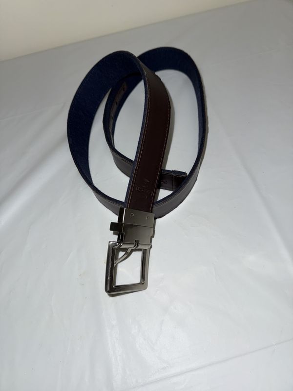 USED REVERSIBLE MEN&#39;S LACOSTE BELT