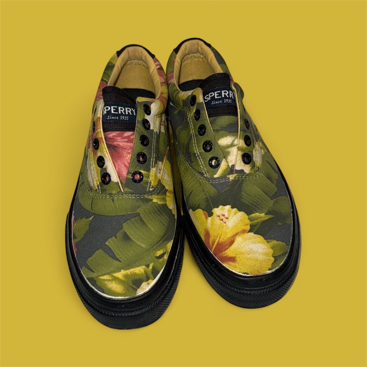 Sperry Stripper, Colour: green-yellow-hibiscus flowers, Size: 8 M