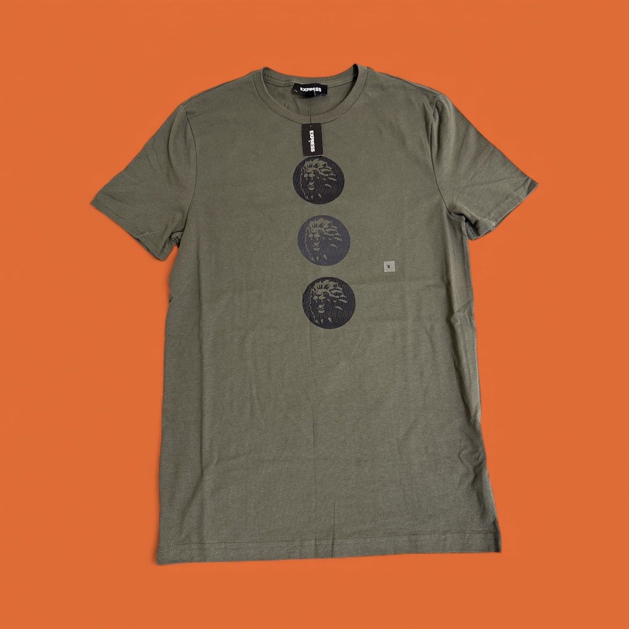 EXPRESS CREW NECK GRAPHIC TEE