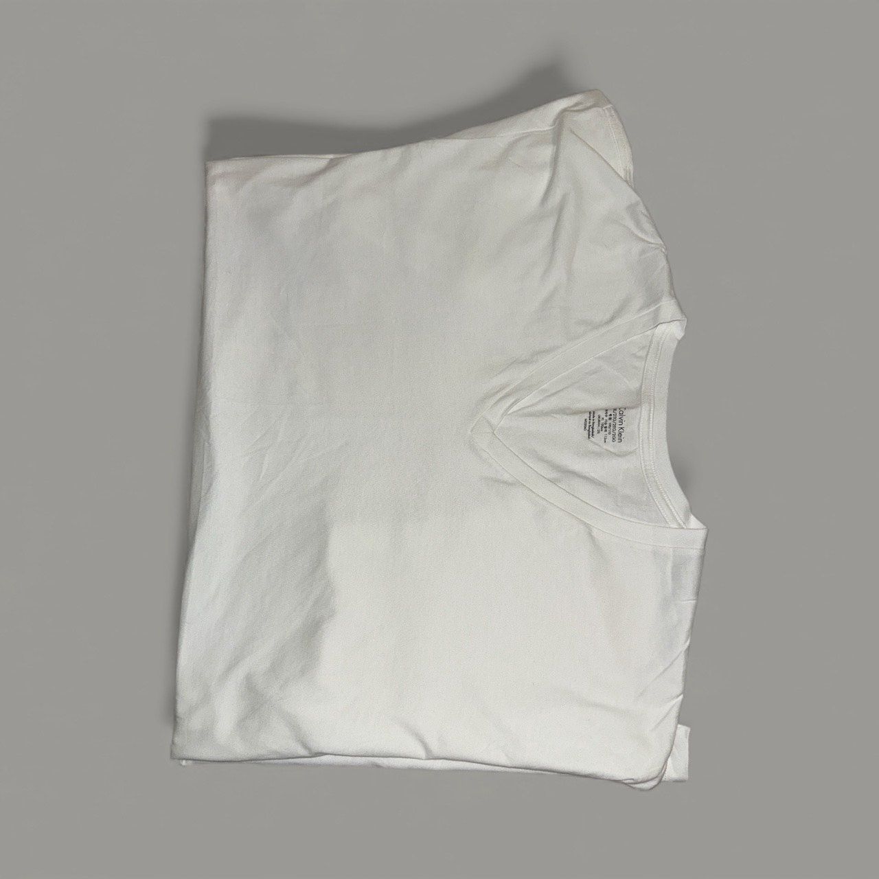 CALVIN KLEIN V-NECK WHITE TEE