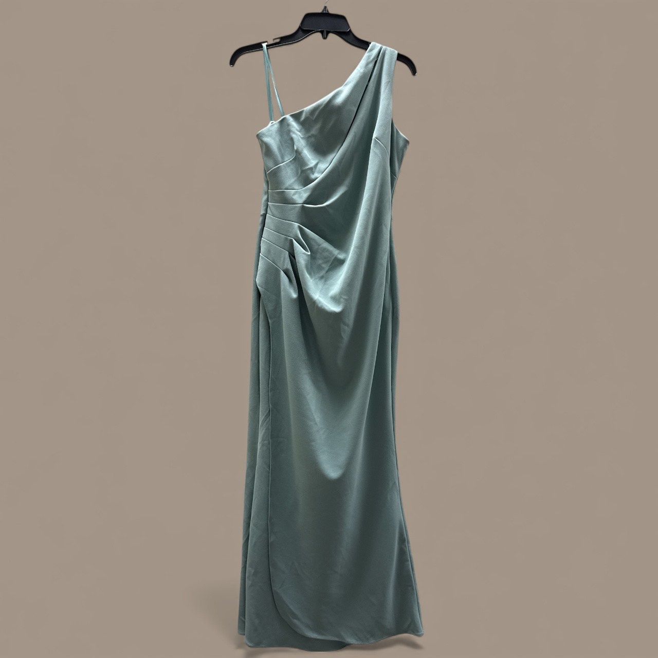 BETSY &amp; ADAM Petite One-Shoulder Ruched Gown