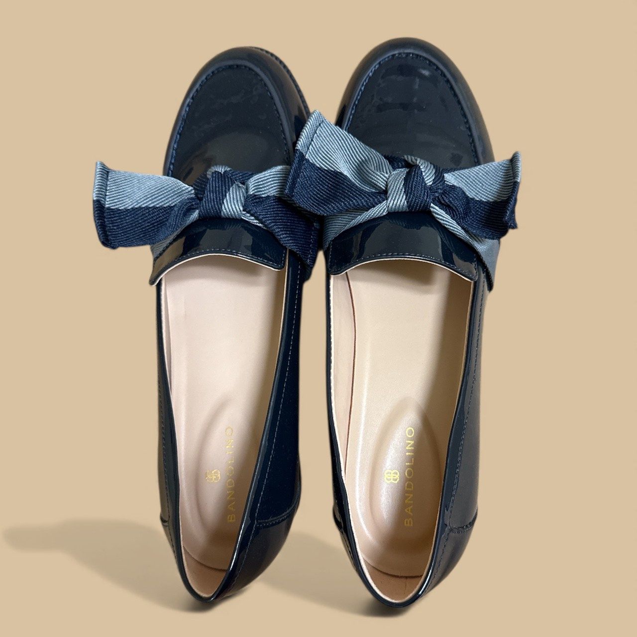 BANDOLINO LINDIO BOW SLIP ON TAILORED LOAFER