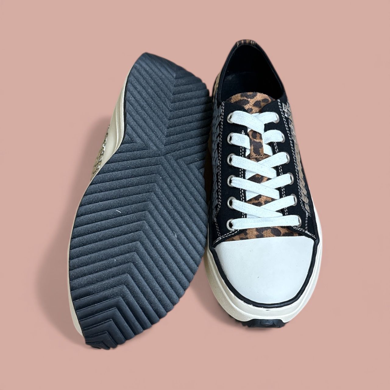 WILD PAIR HIGH FIVE LACE UP LOW TOP SNEAKER