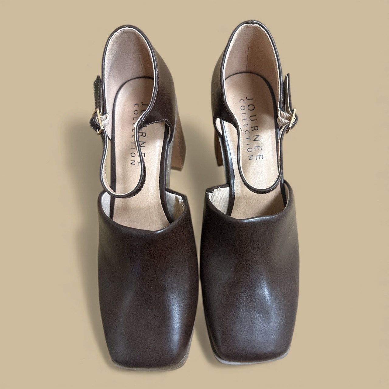 JOURNEE BOBY STACKED HEEL SQUARE TOE PUMP