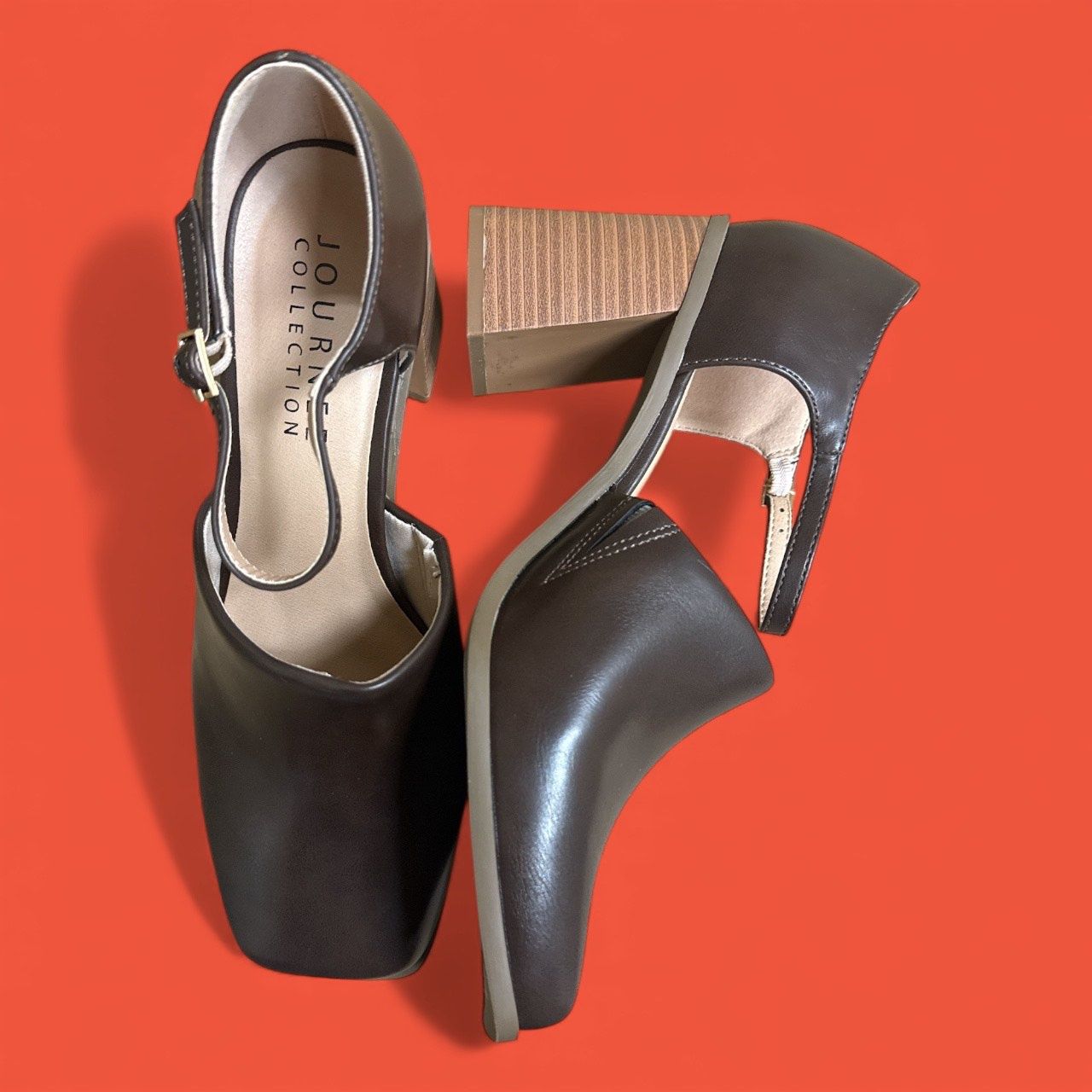 JOURNEE BOBY STACKED HEEL SQUARE TOE PUMP